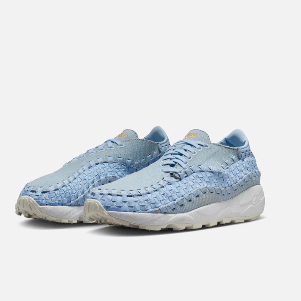 Nike Women’s Air Footscape Woven Sneaker